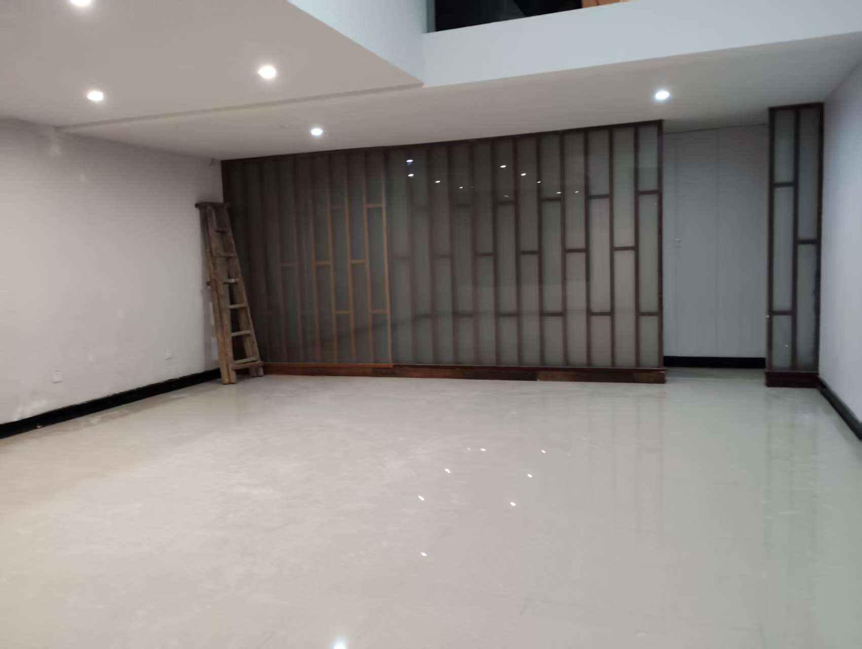 滨河路精装店面一楼店面二楼厨房